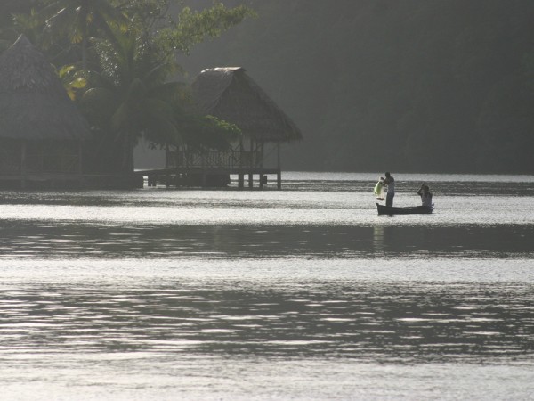 Seine fishing on the Rio Dulce