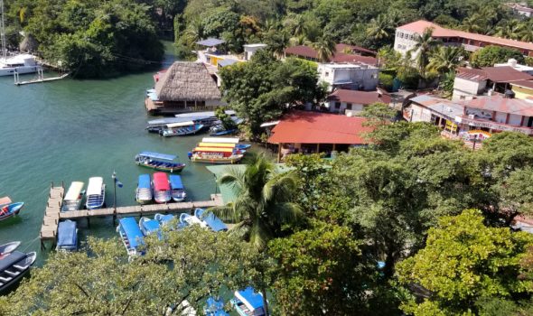 Rio Dulce public transport launchas